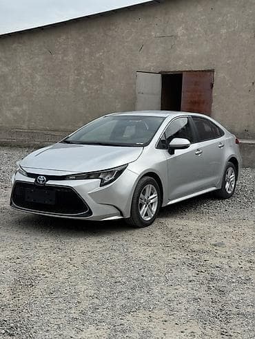 Toyota Corolla: 2022 г., 1.8 л, Вариатор, Гибрид, Седан — 2