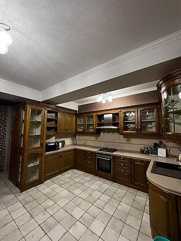8: 3-комнатная квартира в аренду 📍 Токтогула / Раззакова • 170 м² • 8 — 7