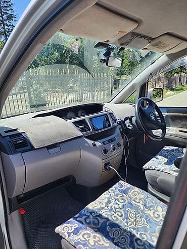 atego 818: Toyota Voxy: 2003 г., 2 л, Автомат, Бензин, Минивэн — 9