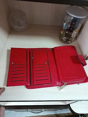 брендовые кошельки: Яркий женский кошелёк-клатч красного цвета. Особенности и — 3