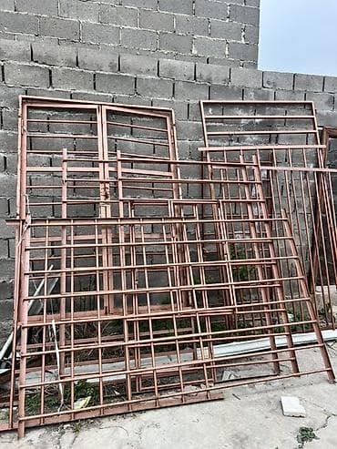 мусорные ящики: Строительные материалы после демонтажа В наличии: - Кирпич — 4