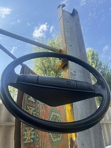 нужно: Рулевое колесо Volkswagen с центральной накладкой-сигналом - — 3