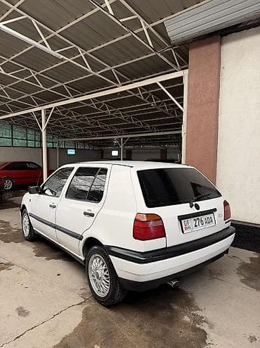 Унаа: Volkswagen Golf: 1995 г., 1.6 л, Кол менен иштөөчү, Бензин — 2