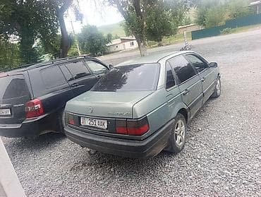 Транспорт: Volkswagen Passat: 1990 г., Седан — 4