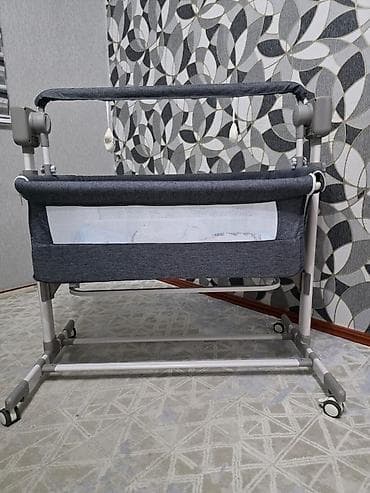 кровать с бортиком: Детская приставная кроватка, С колесиками, цвет - Серый — 1