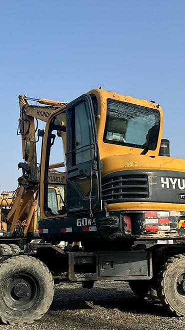 bmw cs: Экскаватор, Hyundai, 2013 г., Колесный — 1