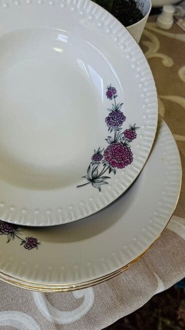 мир посуды: Глубокая тарелка белого цвета с декоративным цветочным рисунком — 3