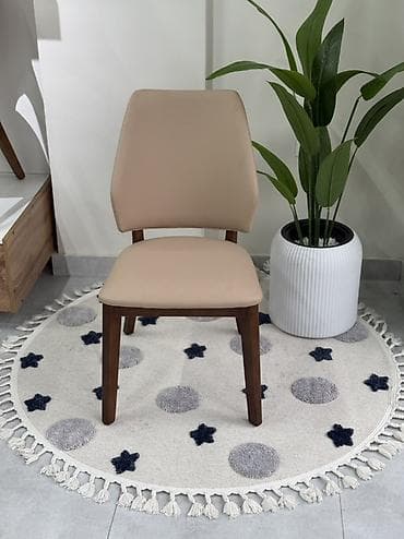 кызыл кия кыз: Ашкана үчүн отургуч, Жаңы, Жыгач, Бөлүп төлөө менен, түсү - Саргыч боз — 1