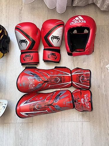 спортсмены: Набор экипировки для единоборств: - Боксерские перчатки Venum 12 — 2
