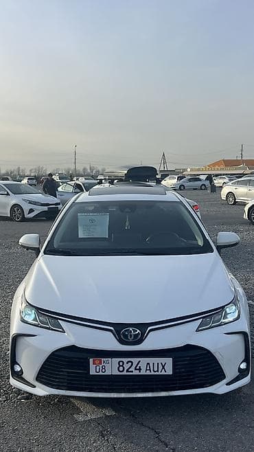 Toyota Corolla: 2022 г., 1.8 л, Вариатор, Гибрид, Седан