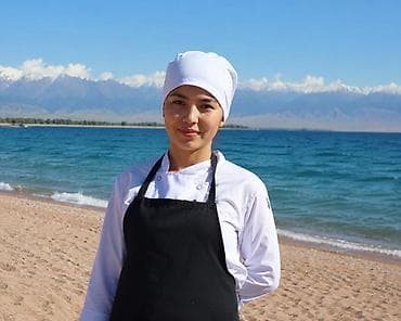 Требуется помощница или помощник повара на Иссык-Куль с питанием и at lalafo.kg Требуется помощница или помощник повара на Иссык-Куль с питанием и