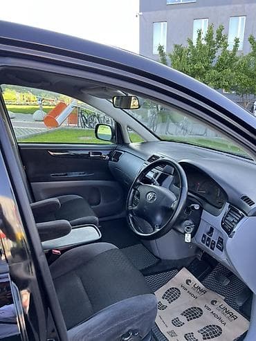 4 7: Toyota Ipsum: 2003 г., 2.4 л, Автомат, Бензин, Минивэн — 7