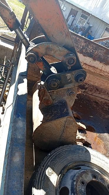 e34 520: Экскаватор, Hitachi, Колесный — 4