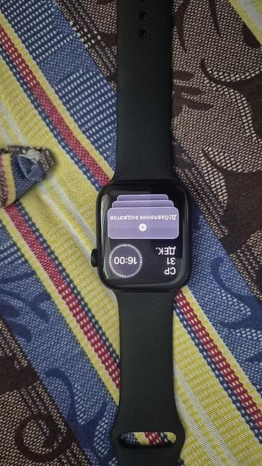 Apple Watch: Apple Watch SE (1‑го поколения), 44 мм, корпус из алюминия, цвет Space — 2