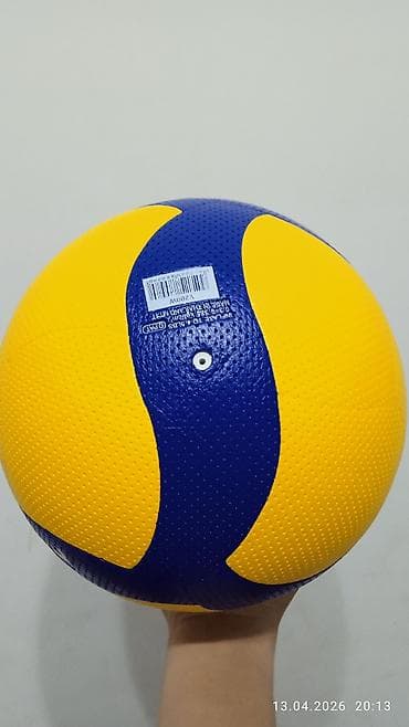 секция по волейболу: Волейбольный мяч Mikasa V200W новая неиспользованная, в подарок даём🎁 — 4