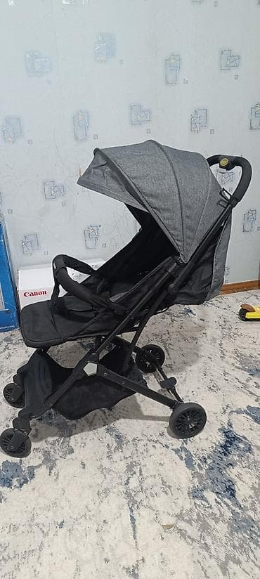 детские рубашки с коротким рукавом: Прогулочная коляска-трость/компактная коляска цена 3800, состояние — 1