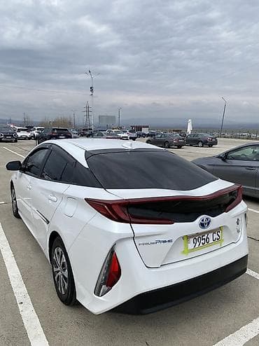 Toyota: Toyota Prius: 2022 г., 1.8 л, Автомат, Гибрид, Седан — 4