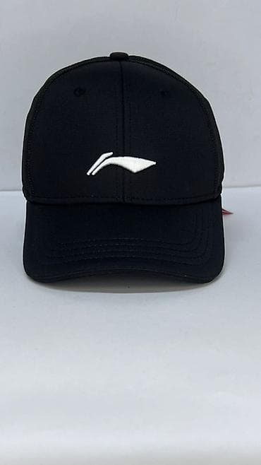 реклама футболки: Бейсболка с вышивкой логотипа - Классическая форма с изогнутым — 3