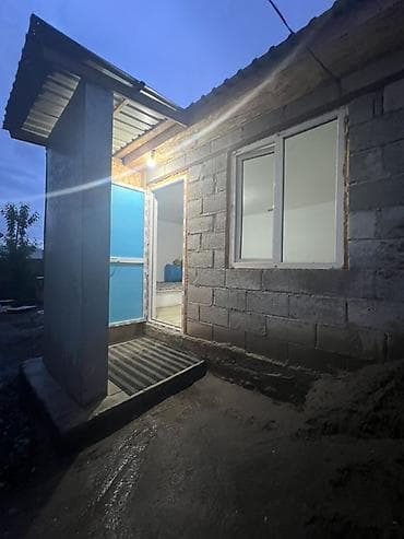 Үйлөр: Ак ордо 3 конушунан 1 комнаталуу квартира берилет. Газплита, суу бар — 3