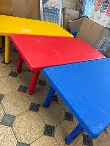 Стол идеально подходит для рисования, лепки, развивающих игр и