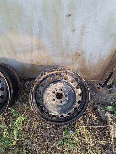 деревянные колеса: Железные Диски R 15 Toyota, Пара, отверстий - 5, Б/у — 1