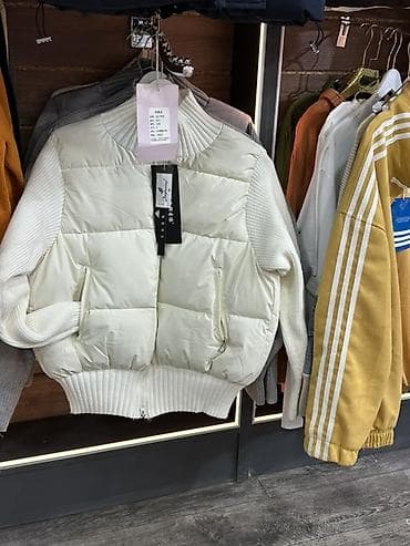 оптом куртки женские: Женская утепленная куртка-бомбер, цвет молочный. Размер: M:XL - Крой — 1