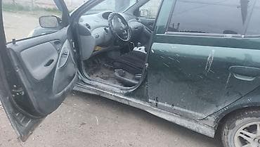toyot: Toyota Yaris: 2000 г., 1.3 л, Механика, Бензин, Хэтчбэк — 9