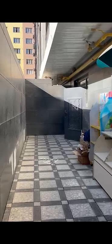 Недвижимость: Сдаю в аренду коммерческое помещение на долгий срок. Цокольный этаж — 9