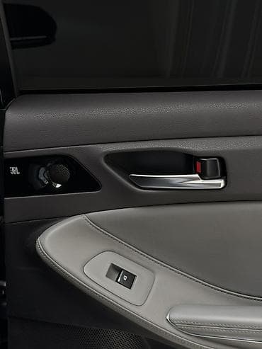 клим: Toyota Avalon: 2019 г., Гибрид, Седан — 10