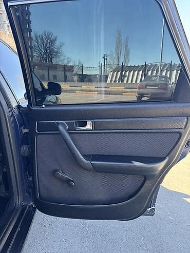 plug in: Audi S4: 1994 г., 2.6 л, Ручные, Бензин, Седан — 6