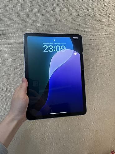 дать объявление: IPad Air 13" (2025), цвет Blue Продаю свой планшет в нежно голубом — 4