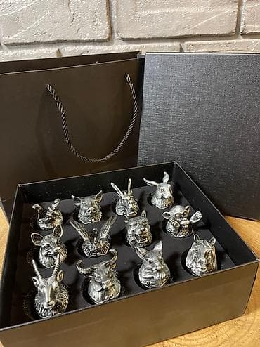 • Набор рюмок в подарочной коробке: • 12 стопок-перевертышей (знаки at lalafo.kg • Набор рюмок в подарочной коробке: • 12 стопок-перевертышей (знаки