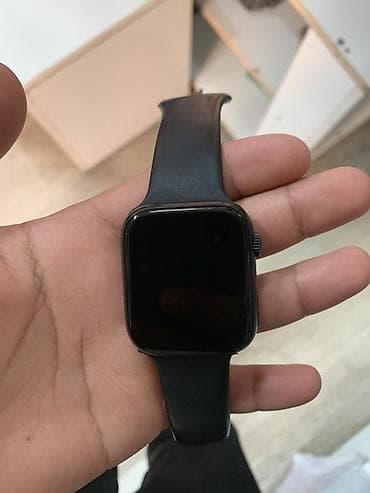 apple whatch: Смарт‑часы с черным силиконовым ремешком и сенсорным экраном Основные — 8