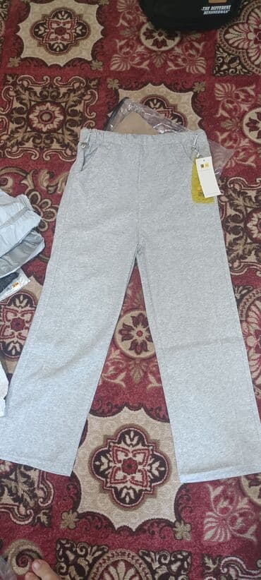 двойка брюки и кофта: Размер М
для беременных тоже подойдет 
на высокой посадке — 1