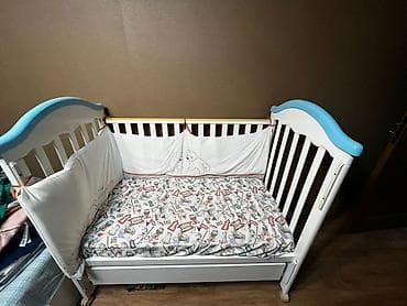 Вешалки: Детская кроватка-манеж с комплектом текстиля. Особенности: - — 4