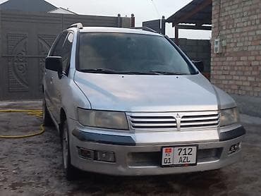 Mitsubishi Space Wagon: 2000 г., 2.4 л, Механика, Бензин, Минивэн