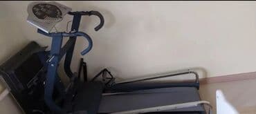 Беговая дорожка механическая. Также в комплект входит массажер для
