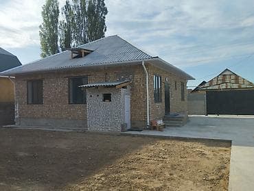ищу частный дом: Продаётся жилой дом с ограждённым двором. Характеристики: - — 10