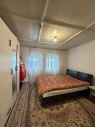 Кыймылсыз мүлк: 📍 В Сокулуке продается дом на участке 10 соток. 🏡Дом без ремонта — 8