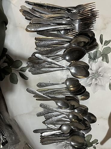 фарфоровый чайник: Набор для чаепития из фарфора. Состав: - 4 мини-чайника с крышками — 9