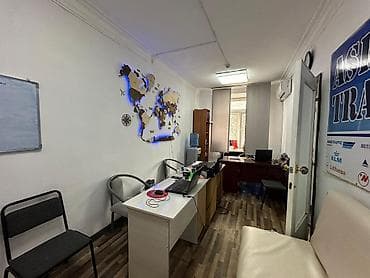 Комнаты: Офисное помещение с меблировкой и рабочими местами - Планировка: два — 4