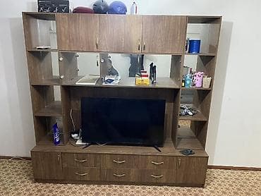 тумбочка под тв: Гостиная стенка/TV-комплекс из ЛДСП под дерево. - Компоновка: нижняя — 1