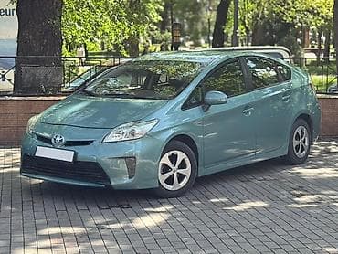 Toyota Prius: 2015 г.
