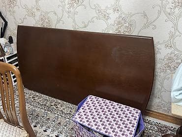 small table: Обеденный стол разборный, овальная столешница с двумя опорами. - — 1