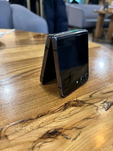 альбом для фотографий: Samsung Galaxy Z Flip 5, Б/у, 512 ГБ, цвет - Черный — 3