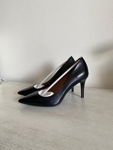 Личные вещи: Туфли Calvin Klein сша Каблук 8 см. Очень удобные. Новые Размер на — 2