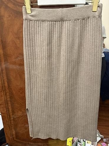 Юбки: Юбка, Модель юбки: Прямая, Миди, Трикотаж, По талии, С вырезом — 1