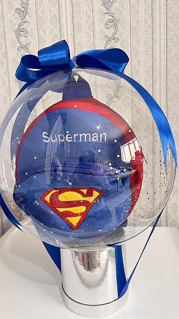 рюкзак школьный kite: Подарочный набор: детский рюкзак “Superman” в прозрачном шаре - Яркий — 1