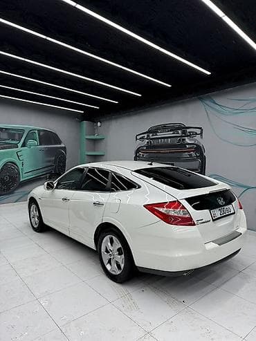 p 30: Mansory detailing У нас есть услуги: •Химчистка •Тонировка •Оклейка — 1