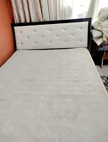 Двуспальная кровать, Б/у, С мягким изголовьем, длина - 200 см
